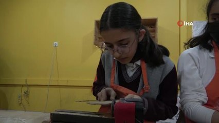 Öğrenciler ahşap atölyesi ile el becerilerini geliştiriyorlar