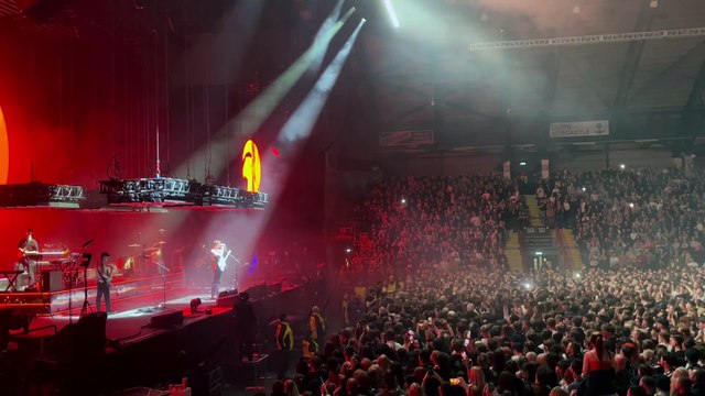 Sam Fender stops Newcastle gig halfway through