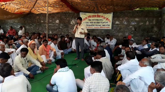 किस कारण धरने पर बैठे राशन डीलर, जानिए पूरा मामला