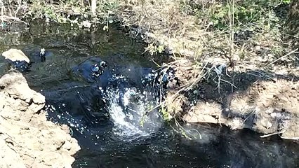 Edirne’de firmanın havuz duvarı çöktü nehre asfalt malzemesi karıştı