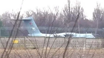 Kiev'de bekleyen Türk nakliye uçakları böyle görüntülendi