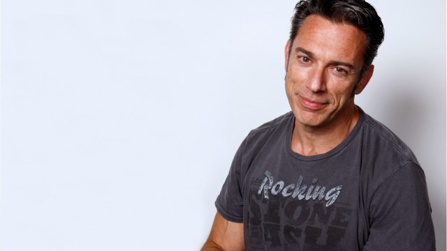 Voici - Gérard Vivès : pourquoi il n'a aucun intérêt à voir son personnage revenir dans le reboot des Nouvelles filles d'à côté ?