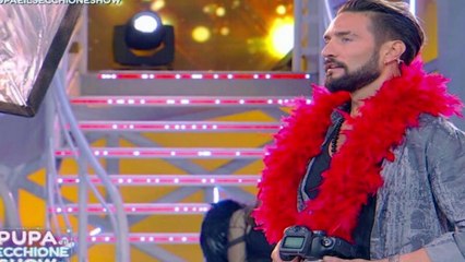 “Lui con gli uomini…”. Alex Belli, roba clamorosa da una donna vip “Cosa ho visto a casa sua”