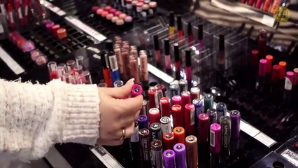 10 مشاكل ومواقف تحدث بالطائرات وكيف تتصرف مضيفات الطيران بهم       