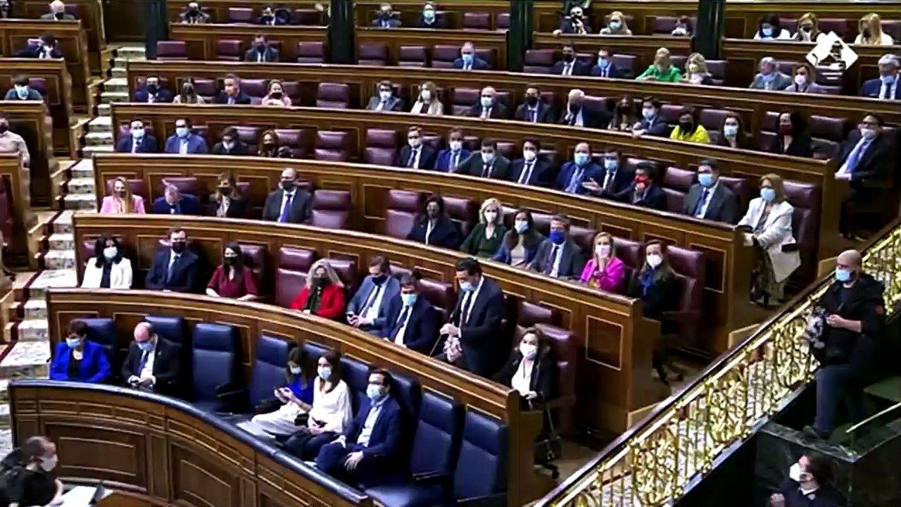 La desvergüenza de la izquierda: Yolanda Díaz se va mientras un diputado le hace una pregunta