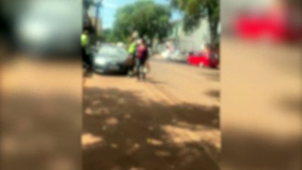 Vídeo: Veja o momento que motorista tenta fugir e desacata agentes da Transitar