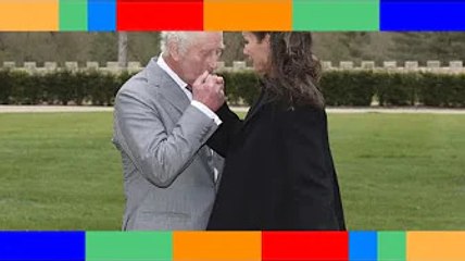   Letizia d'Espagne en solo au Royaume-Uni : baisemain, coiffure vintage, nouvelle robe... Le prin