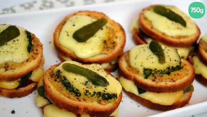 Petits croques à la raclette et moutarde à l'ancienne