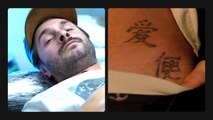 Il découvre que son tatouage écrit en chinois ne signifie pas «Amour et Liberté» (mais bien pire)