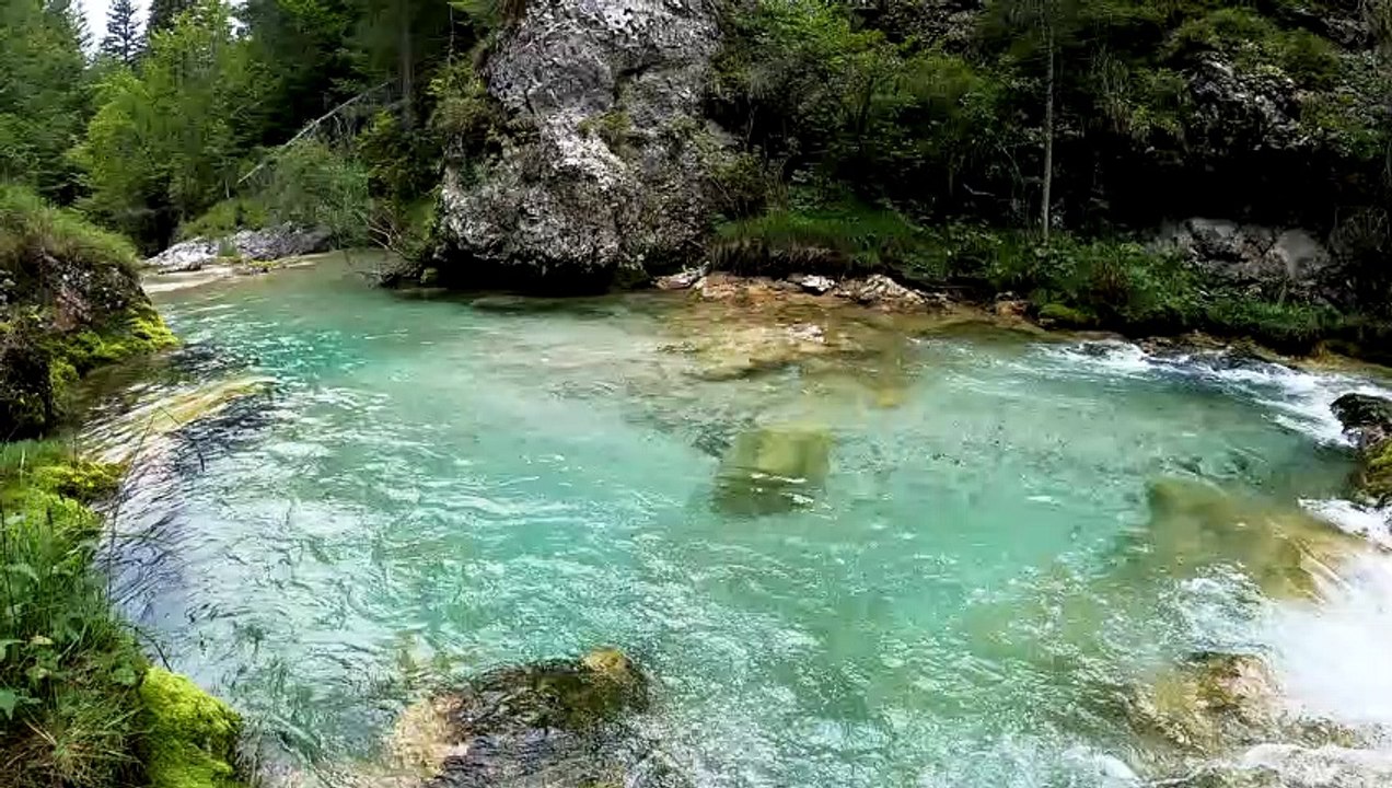 RIVER FLOWING THROUGH BOULDERS