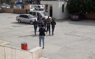 Çalıntı araçla polisten kaçan 3 şüpheliden 2'si tutuklandı