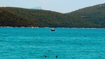 Neum, Bosna i Hercegovina, kupači u moru tokom ljetnjeg dana.