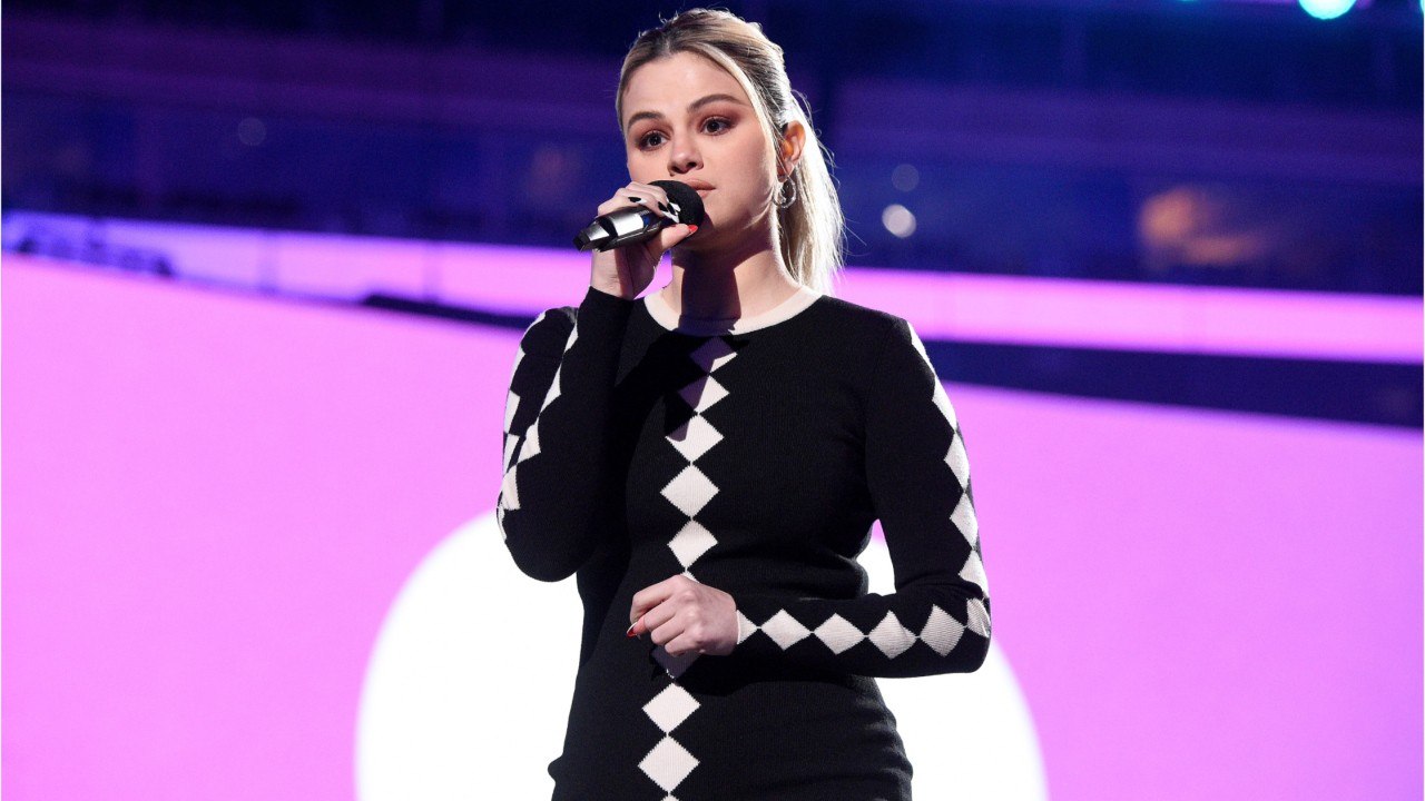 VOICI : "Ça a complètement changé ma vie" : Selena Gomez révèle ce qu'elle ne fait plus depuis quatre ans