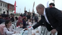 Mardin Valisi Demirtaş, iftarda vatandaşlarla bir araya geldi