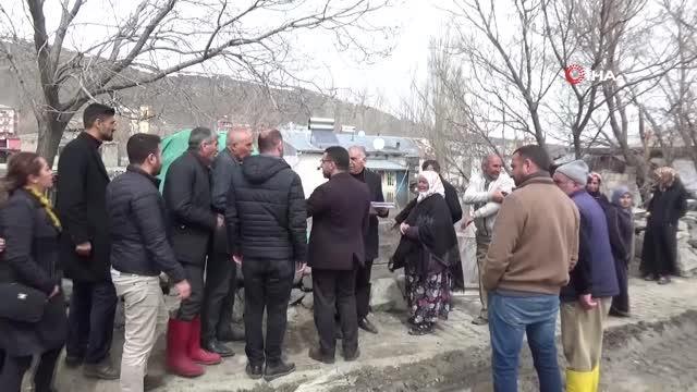 Karların erimesiyle sular altında kalan evlerin yaraları sarılıyor