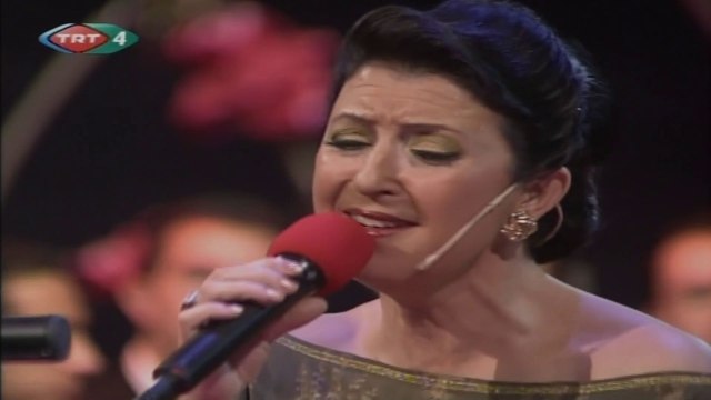 Melihat Gülses / Beni ateşlere salan o kapkara siyah gözler