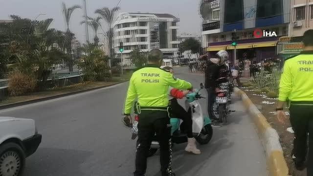 Son dakika 3. sayfa: Polislere kasksız yakalanan kadından ilginç savunma: Motosikleti yeni aldım, kask almaya param yetmedi