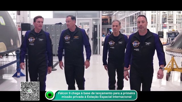 Falcon 9 chega à base de lançamento para a primeira missão privada à Estação Espacial Internacional