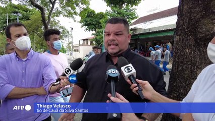 Protesto e pedido de justiça após morte de adolescente