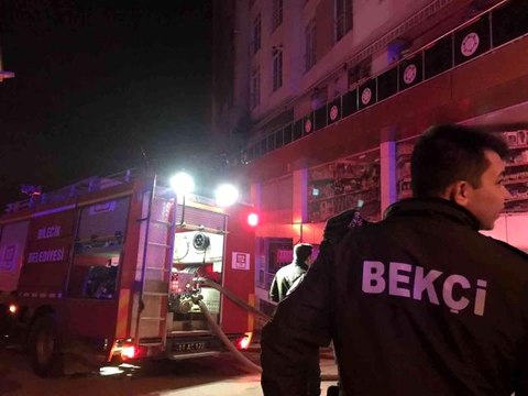 Son dakika... Bilecik'te bir iş yerinin ikinci katında çıkan yangın korkuttu
