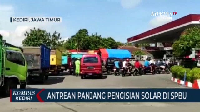 Solar Langka, Antrean Kendaraan di SPBU Mengular
