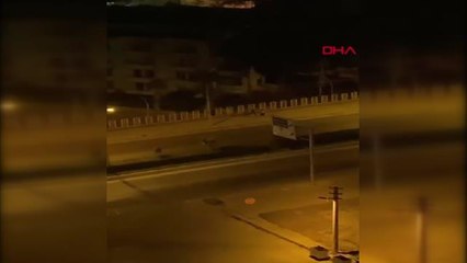 ALKOLLÜ EŞİNİ EVE GÖTÜRMEK İÇİN UĞRAŞAN KOCAYI 'ŞİDDET UYGULUYOR' SANIP İHBAR ETTİLER