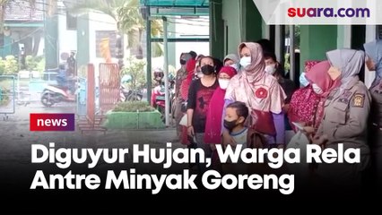 Jogja Diguyur Hujan, Warga Rela Antre Dapatkan Minyak Goreng Murah di Balai Kota