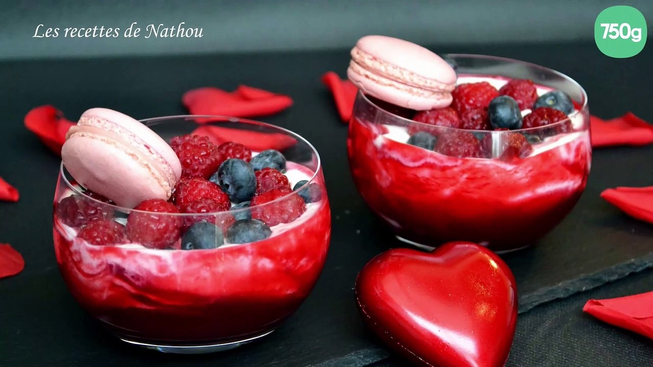 Verrines au yaourt grec et coulis de framboises