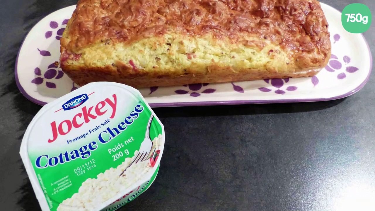 Cake moelleux au Cottage Cheese, oignons, moutarde et jambon