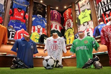 Paha biçemediği formaları için ev ve araba teklif ettiler