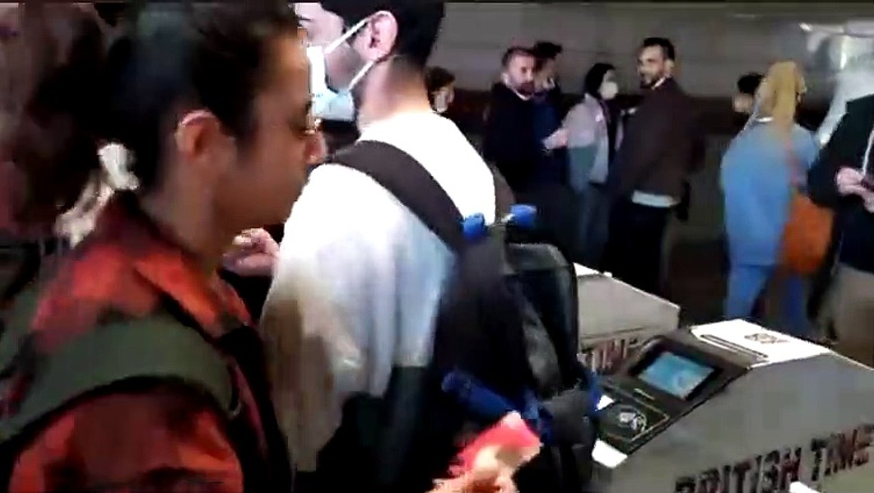 Öğrencilerden yetersiz bakiyeli kartlarla ulaşım zammı protestosu