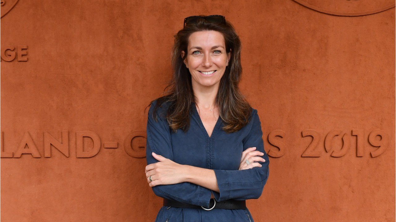 FEMME ACTUELLE - Anne-Claire Coudray raconte où elle s'est retrouvée pieds nus en pleine rue
