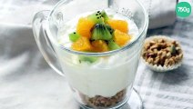 Faisselle au granola et fruits frais