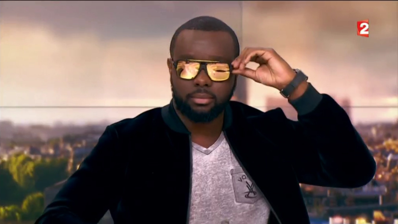 Maître Gims enlève ses lunettes dans le JT de Laurent Delahousse... Le  Zapping people (VIDEO)