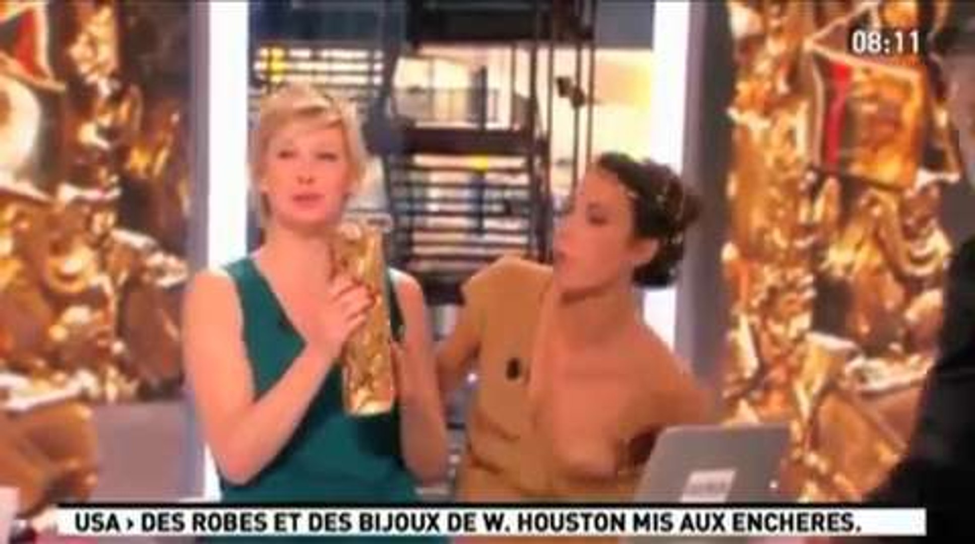 Miss Meteo Perd Sa Robe En Direct La Miss météo de La Matinale dévoile un sein (Canal +) - Vidéo Dailymotion