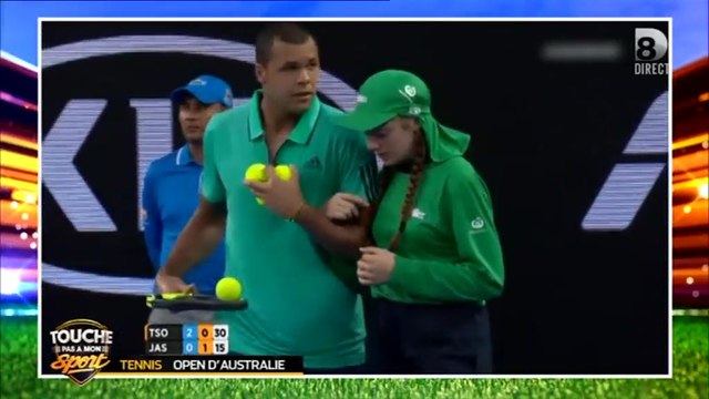 Tsonga raccompagne une ramasseuse de balle en perdition à l'Open d'Australie