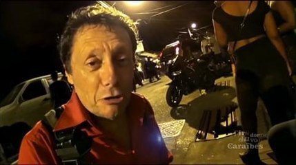 J'irai dormir chez vous - Antoine de Maximy en pleine fusillade