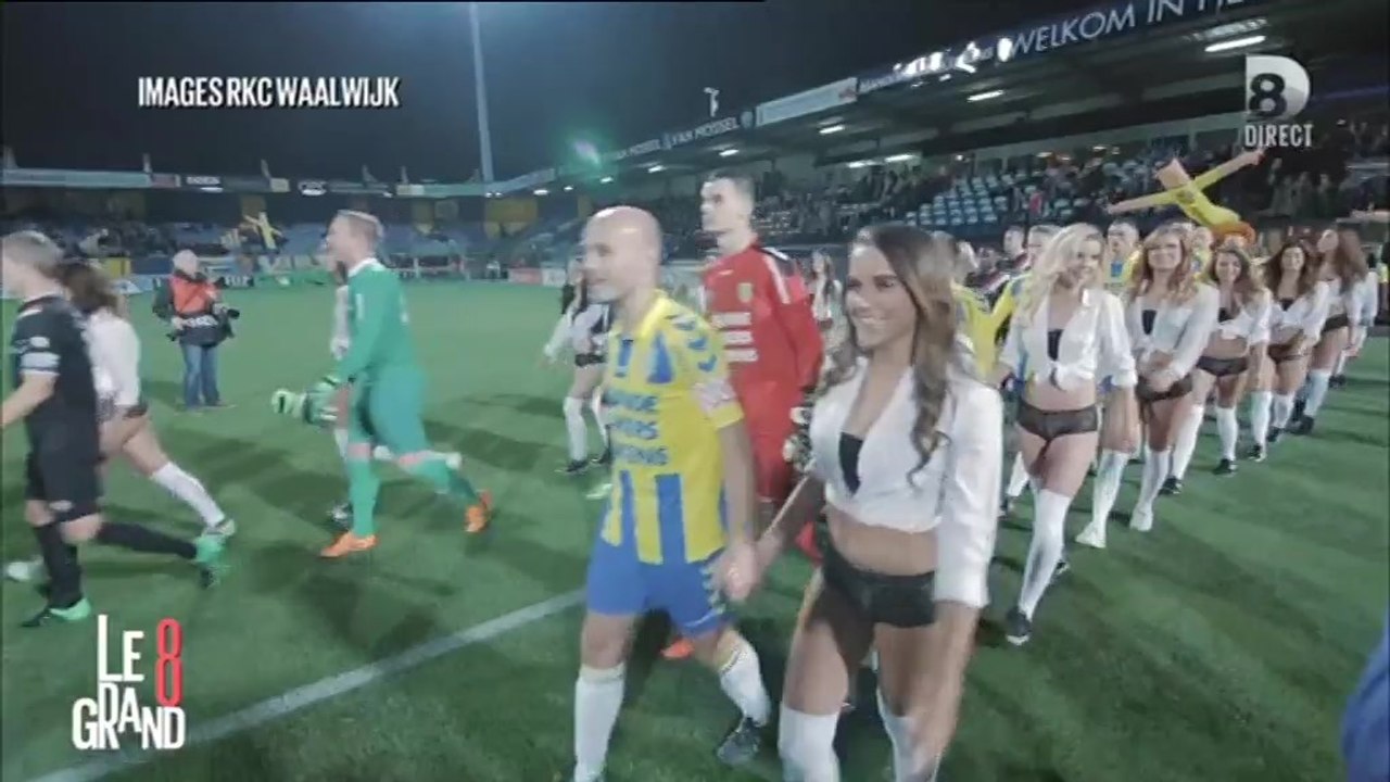 Une équipe de foot fait défiler des mannequins en petite tenue pour la Saint-Valentin