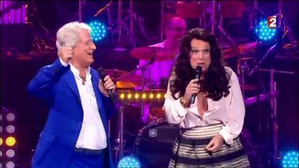 Hilarant – Julien Lepers se travestit en Nabilla dans Ze fiesta