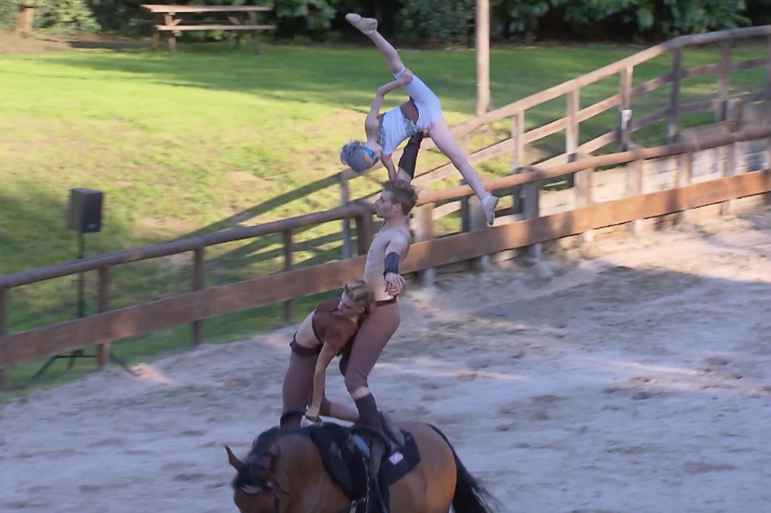 Les inédits d'Incroyable talent : toute une famille sur un cheval !