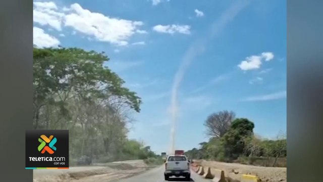 tn7-Vecinos-de-Guanacaste-se-vieron-sorprendidos-por-un-remolino-de-polvo-120422