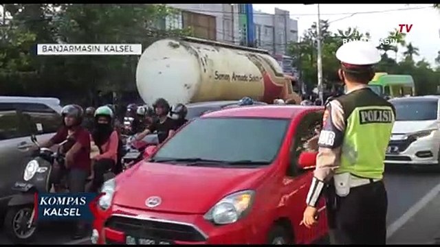 Mahasiswa Bentangkan Spanduk Sindiran di Flyover, Protes Kenaikan Harga BBM, Minyak Goreng dan PPN