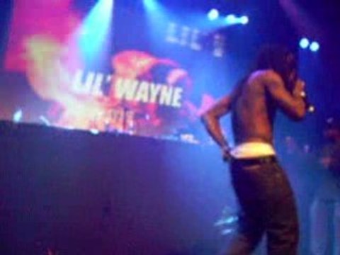Weezy Performming The Wamp, The Block Is Hot & Hustler Music