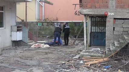 Evinin çatısından düşen adam hayatını kaybetti