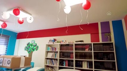 Polisler kitap bağışıyla öğrencileri sevindirdi