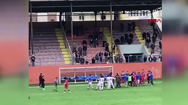 SPOR Amatör maçta iki takım futbolcuları kavga etti: 10 yaralı