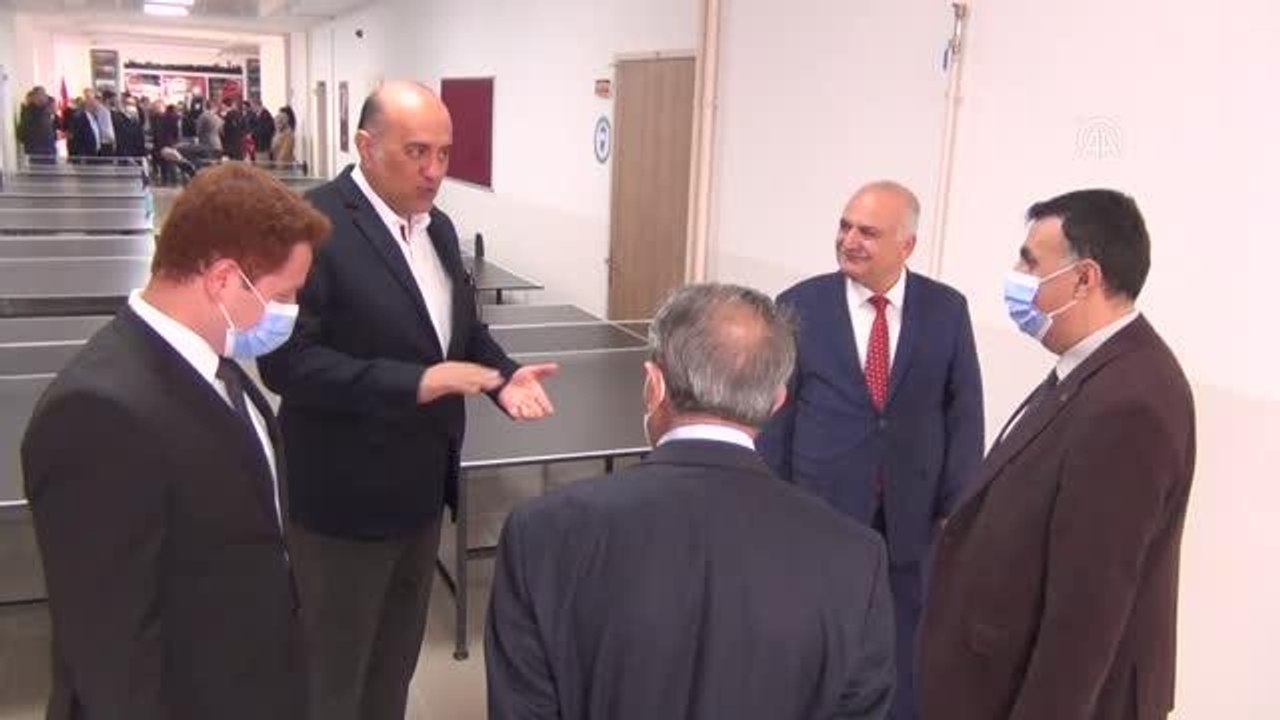 Beypazarı'nda meslek lisesinde üretilen masa tenisi masaları 22 okula teslim edildi