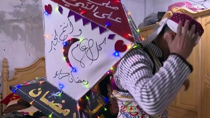 شاهد: "المسحراتي" التقليدي لا يزال أحد الطقوس الرمضانية في غزة