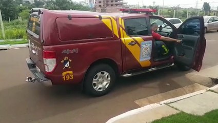 Video herunterladen: Princípio de incêndio em residência mobiliza Corpo de Bombeiros ao Bairro Coqueiral