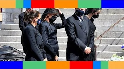 Charlene, Caroline de Monaco  pourquoi les femmes de la famille monégasque portent parfois des mant
